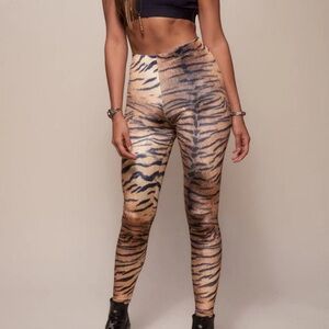 SpiritHoods woman’s velvet Tiger Print Leggings. Size s nwt